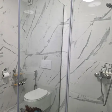 In 070 Apartman Golem