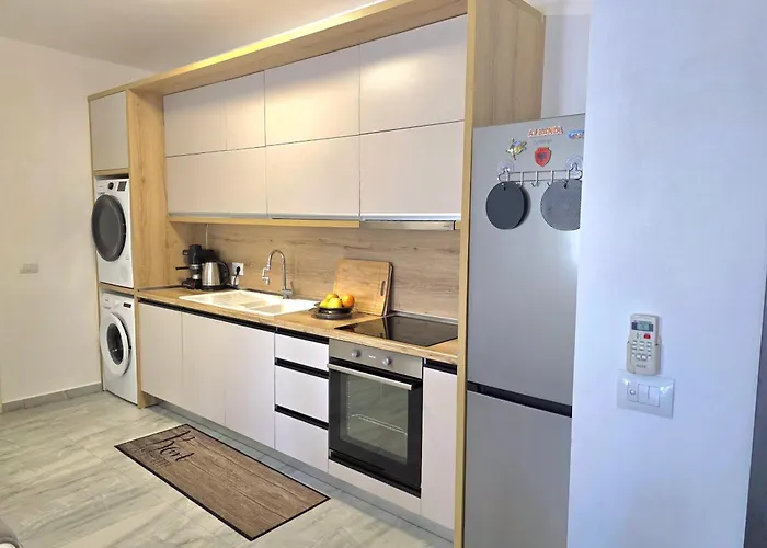 In 070 Golem (Tirana)