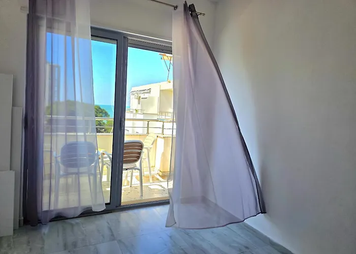 In 070 * Golem (Tirana)