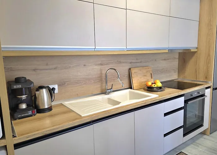 In 070 * Golem (Tirana)